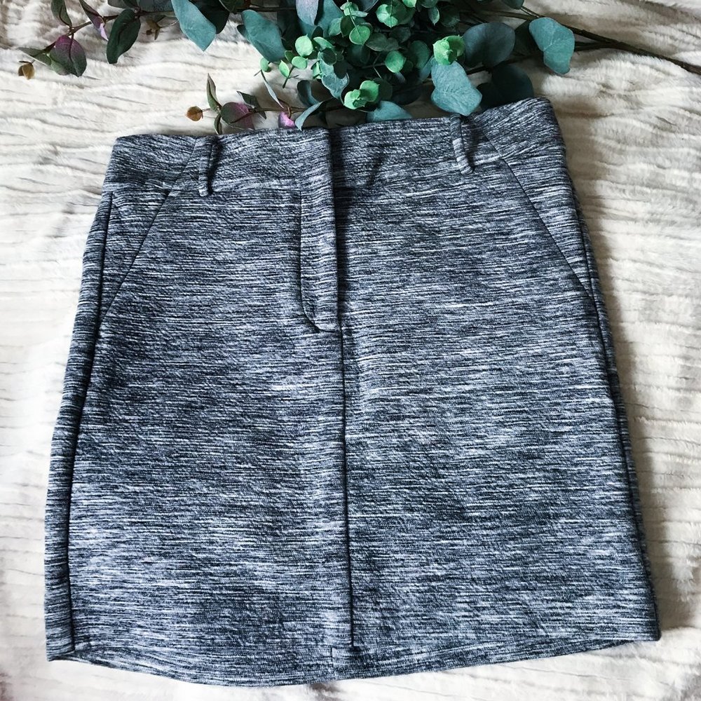 Ann Taylor Loft Gray Patterned Pencil Skirt.